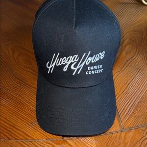 Huega House Men's Black Cap